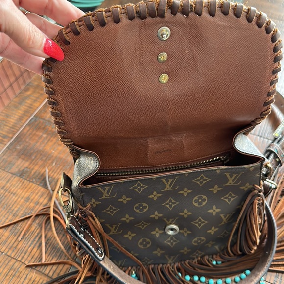 Louis Vuitton custom boho crossbody western bag. Super great bag! - Picture 3 of 4